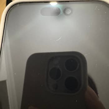 Vatan Bilgisayar İPhone 15 Pro Ekran Koruyucu Takılırken Ekranı Çizdiler