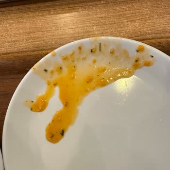 Berceste Dinlenme Tesisleri Dışarıdan Gördüm Ezogelin, İçinden Baktım Kurtlu Tarhana