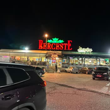 Berceste Dinlenme Tesisleri Dışarıdan Gördüm Ezogelin, İçinden Baktım Kurtlu Tarhana