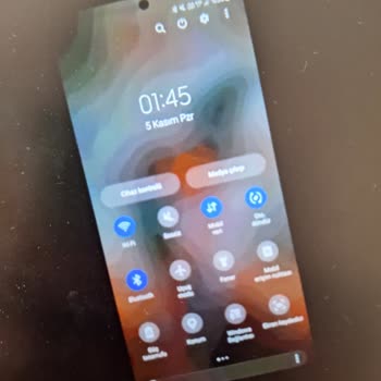 Samsung A54 5G Ekranda Parlaklık Azaldıkça Belli Olan Lekeler