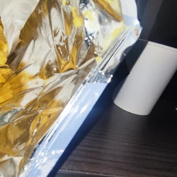 Ruffles Cips Paketinin Açılış Kısmında Yağ Birikintisi
