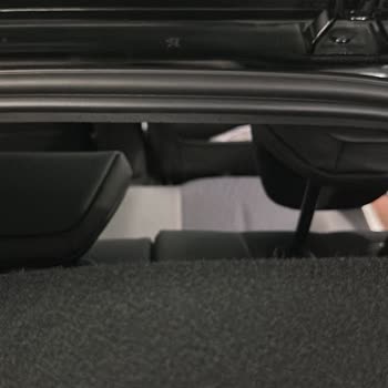 Opel Araba Alıyorum Peugeot Amblemi Var Aracın Üstünde