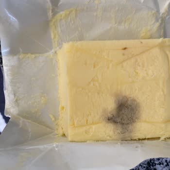 Migros Marka Tereyağının 10 Günde Simsiyah Kararması