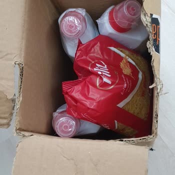 Hepsiburada Aynı Kutu İçerisine Gida Ve Temizlik Malzemesi Koymuş