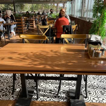 Nazende Restoran Kafe (Kocaeli) Müşterilerin İstediği Yere Oturamaması