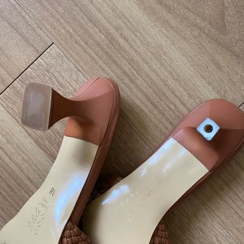 Fabrika Kısa Sürede Topuğu Kırılan, Kaliteli Görünen Terliğin Değişimi