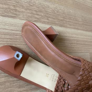 Fabrika Kısa Sürede Topuğu Kırılan, Kaliteli Görünen Terliğin Değişimi