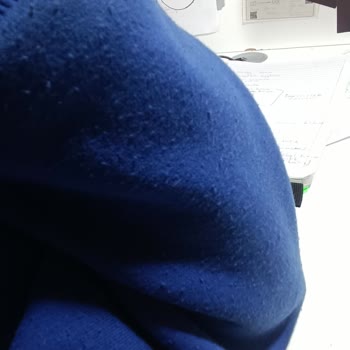 Mavi Sweatshirt Tüylenme