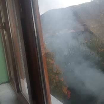 Çevre, Şehircilik Ve İklim Değişikliği Bakanlığı Tatvan Fuar Mahallesinde Çöplerin Yakılması