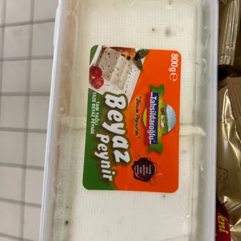 Migros Bozuk, Küflenmiş Peynirleri İndirime Sokuyor