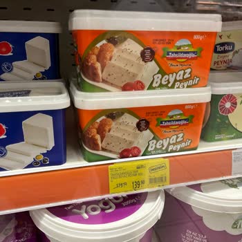 Migros Bozuk, Küflenmiş Peynirleri İndirime Sokuyor