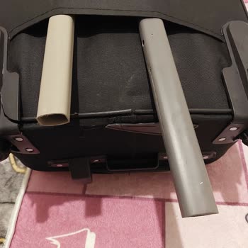 Pegasus Valizimin Alt Kısmını Kırdı.