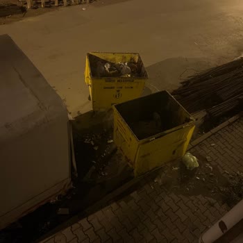 Gürsu Belediyesi Balkonumun Altında Çöp Konteyneri