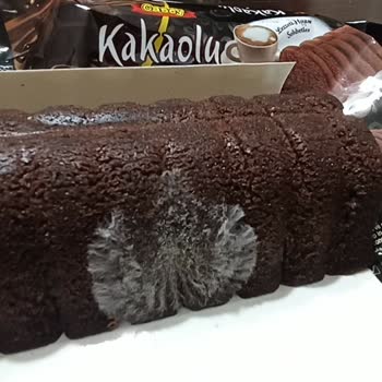 BİM Bozuk Ürün Satıyor: Casey Kakaolu Kek SKT'si Geçmemiş Ama Küflü!