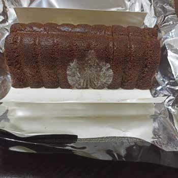 BİM Bozuk Ürün Satıyor: Casey Kakaolu Kek SKT'si Geçmemiş Ama Küflü!