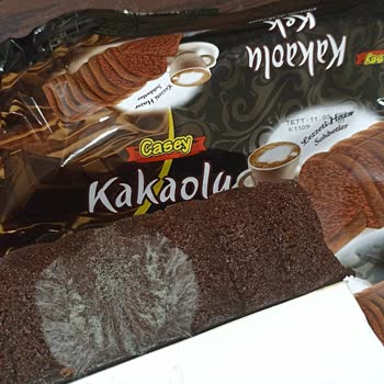 BİM Bozuk Ürün Satıyor: Casey Kakaolu Kek SKT'si Geçmemiş Ama Küflü!