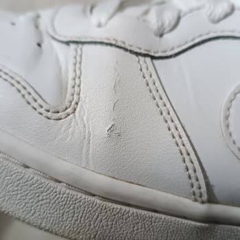 Deichmann Nike Ayakkabımda Deri Çatlağı