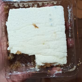 BİM Kıbrıs Tatlısı Aldım Küflü Çıktı