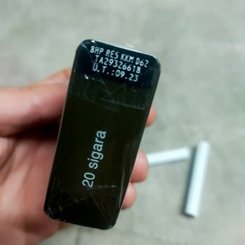 Philip Morris Firmasının Kısa Mavi Lark Paketinde Hatalı Sigara
