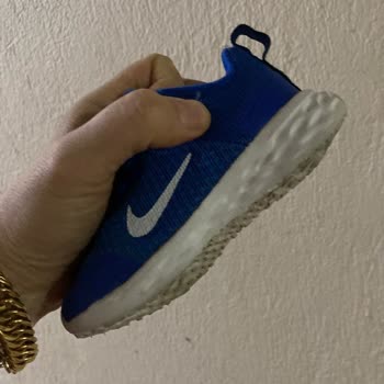 Barçın Spor Ayakkabının Durduğu Yerde Bozulması