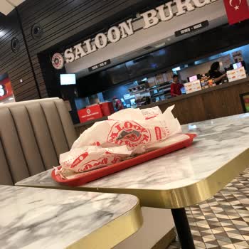 Saloon Burger Düşen Kolanın Yerine