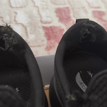 Morhipo Skechers Ayakkabı 5 Ayda Yırtıldı