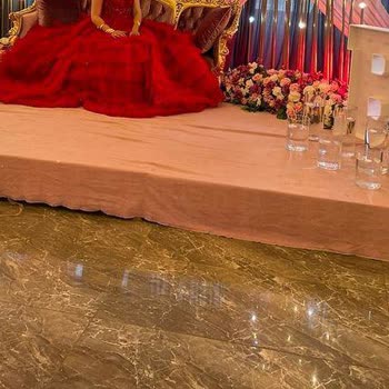 Ayşe Sayan Organizasyon Eksik Konsept Ve Özensiz Sahne Kumaşı