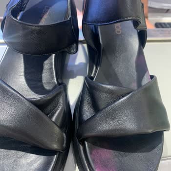 Derimod Sandalet Boya Vermesi