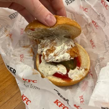 KFC Görseller Ve Gramajlar İle İnsanları Zor Da Bırakıyor.