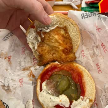 KFC Görseller Ve Gramajlar İle İnsanları Zor Da Bırakıyor.