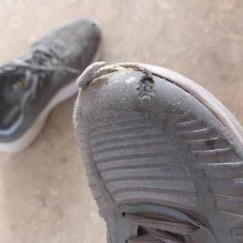 Hummel Ayakkabı 2 Ayda Parçalandı