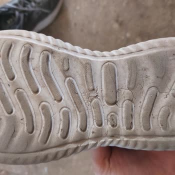 Hummel Ayakkabı 2 Ayda Parçalandı