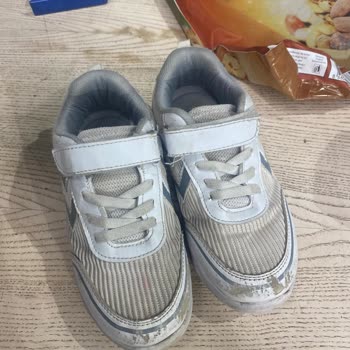 Türkiye'de Bir İlk Hummel 2 Ayda Çöpe Dönüşen Ayakkabı Üretti!