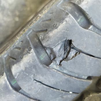 Mercedes Vito Dunlop Lastik Parçalanması