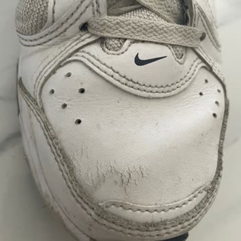 Koray Spor Nike Ayakkabım 3 Ay İçinde Çatlamaya Başladı.
