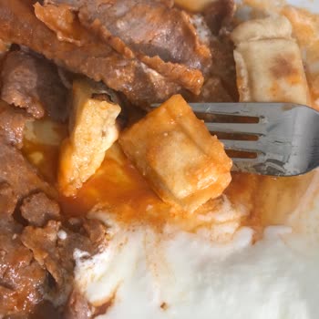 İVA Park AVM İskenderin Etleri Donuk Ve Ekmeği Dümdüz Doğranmış Geldi