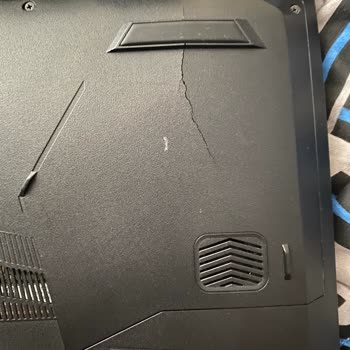 Monster Notebook Bilgisayarımın Arka Kısmında Şişlik Ve Çatlama Meydana Geldi