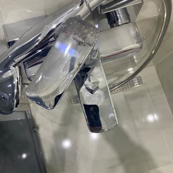 Vitra Banyo Bataryası Şampuanlık Ve Havluluk Paslandı