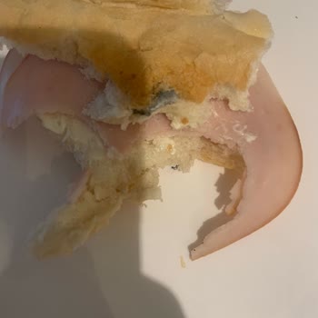 Migros Ekmekte Çıkan Metal