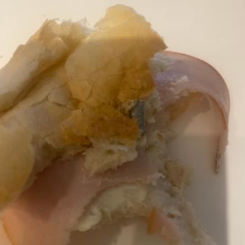 Migros Ekmekte Çıkan Metal