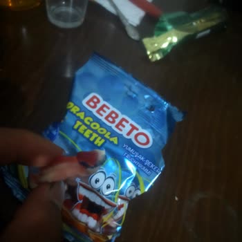 Bebeto Diş Şeklindeki Jelibonun İçine Girmiş Poşet