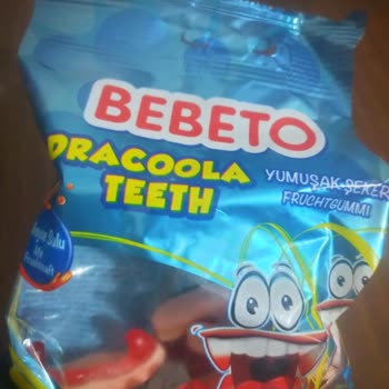 Bebeto Diş Şeklindeki Jelibonun İçine Girmiş Poşet