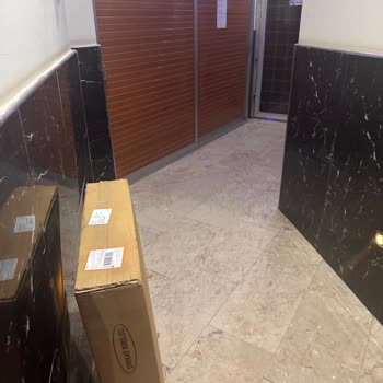 Evdemo Lojistik A101'den Aldığım Ürünü Evdemo Kargo Şirketi Apartmanın Girişine Bırakarak Gitmiş