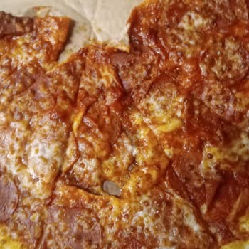 Domino's Pizza Malzeme Eksikliği Hamurun Kağıt Gibi Olması