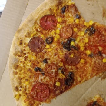 Domino's Pizza Malzeme Eksikliği Hamurun Kağıt Gibi Olması