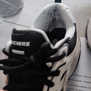 Skechers'ten Aldığım Ayakkabının Arkası 1 Ayda Açıldı