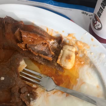 Usta Dönerci İskenderin Buzunun Çözülmemesi Ve Ekmeklerin İşlem Görmeden Doğranması