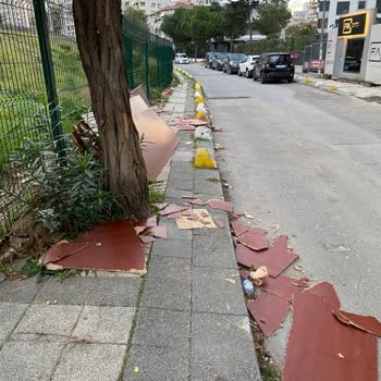 Kadıköy Belediyesi Sokakları Düzenli Ve Daha Sık Temizlesin