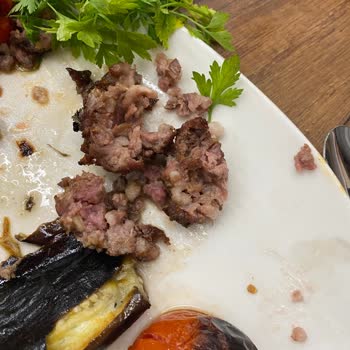 Şanlıurfa Büyükşehir Belediyesi Restoranda Hijyenin Olmaması Etlerin Çiğ Olması