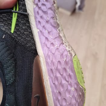 Nike Zoomx Invincible Run Kısa Sürede Altı Açıldı Ve Tabanı Döküldü